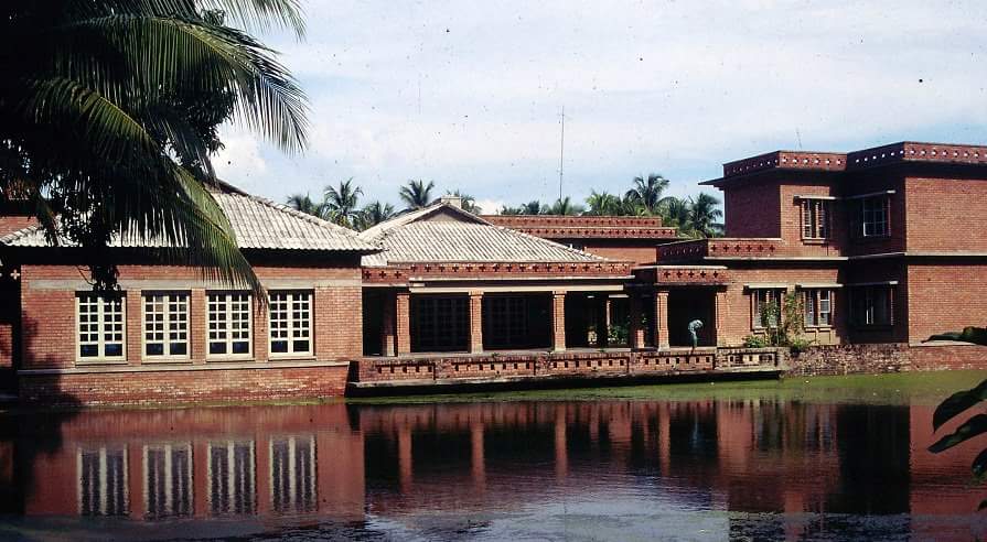 Banchte Shekha at Jessore.